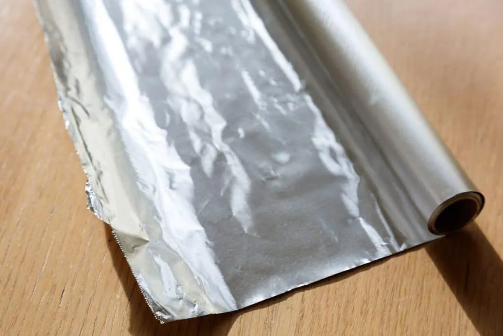 Aluminiumfolie: simpele en effectieve manier om duiven weg te houden