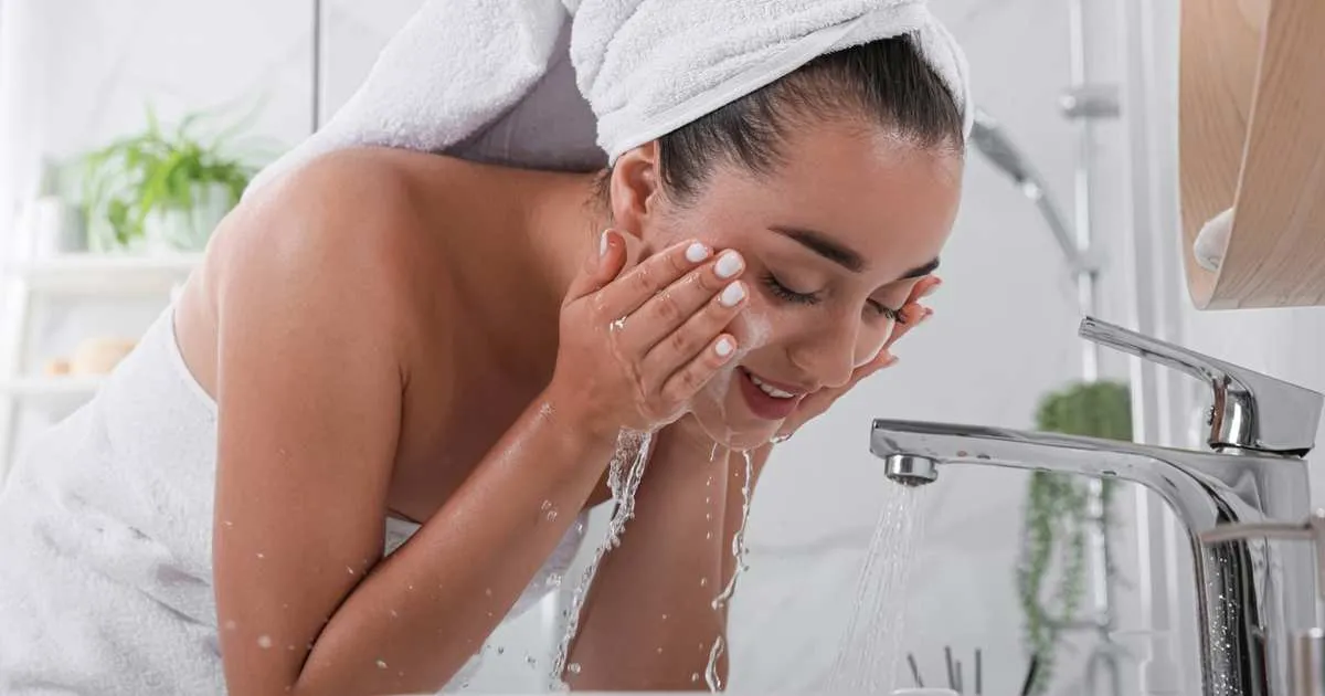 Waarom het zo belangrijk is om je gezicht goed te reinigen