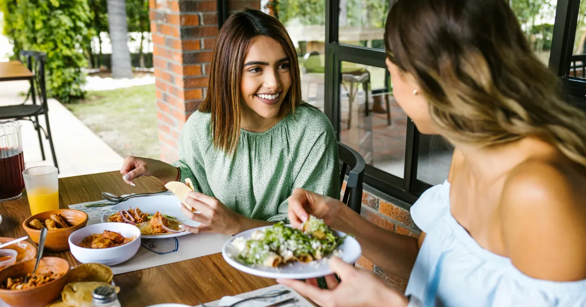 Waarom mensen hun tafel opruimen in restaurants