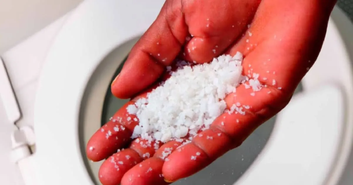 Badkamer schoonmaken: natuurlijk of kant-en-klaar?